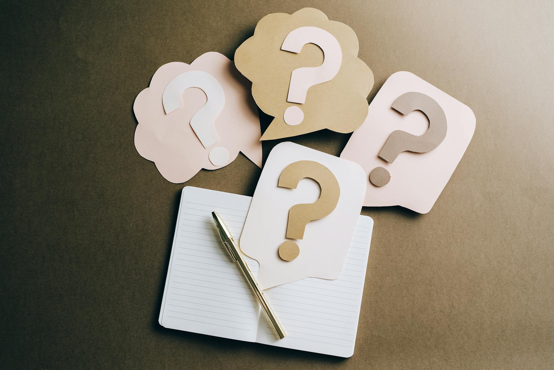 Points d'interrogation en papier